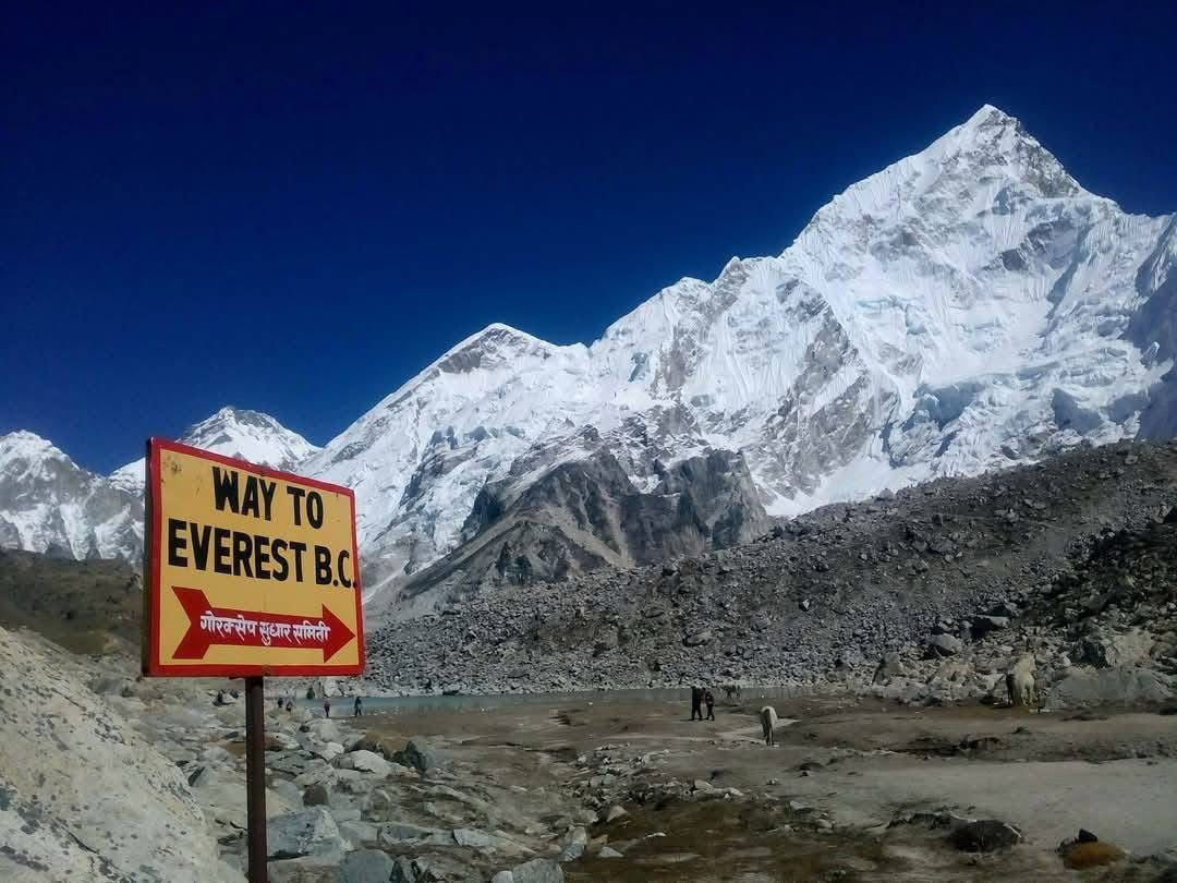 EVEREST BASE CAMP CHO-LA PASS TREKKING photo 3