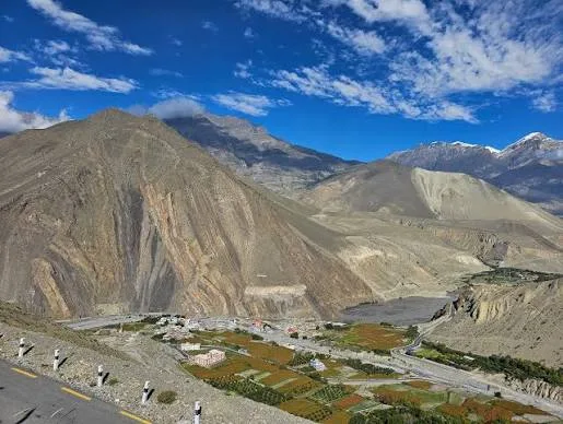 UPPER MUSTANG TREK photo 3